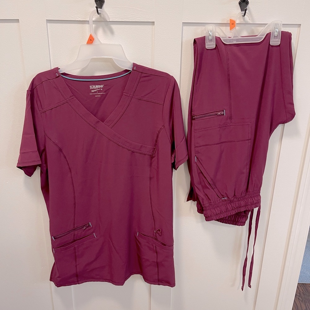 SCRUBSTAR performance brand size M top and bottom